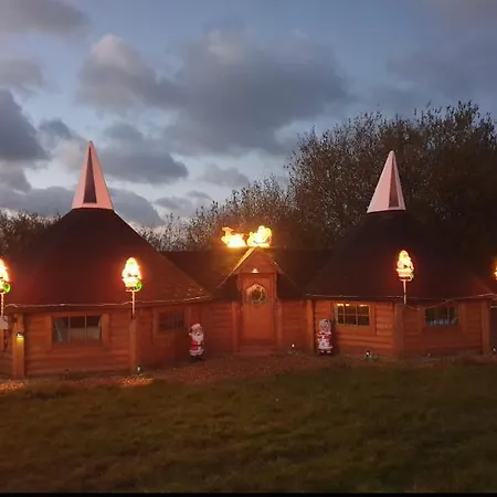 Miniature Oast House Hotel Ash  Exterior photo